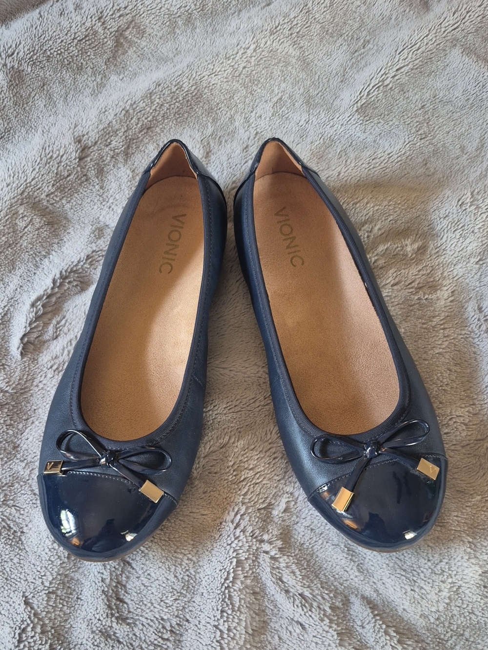 Vionic Minna Leather Ballet Flats in Navy Size 8